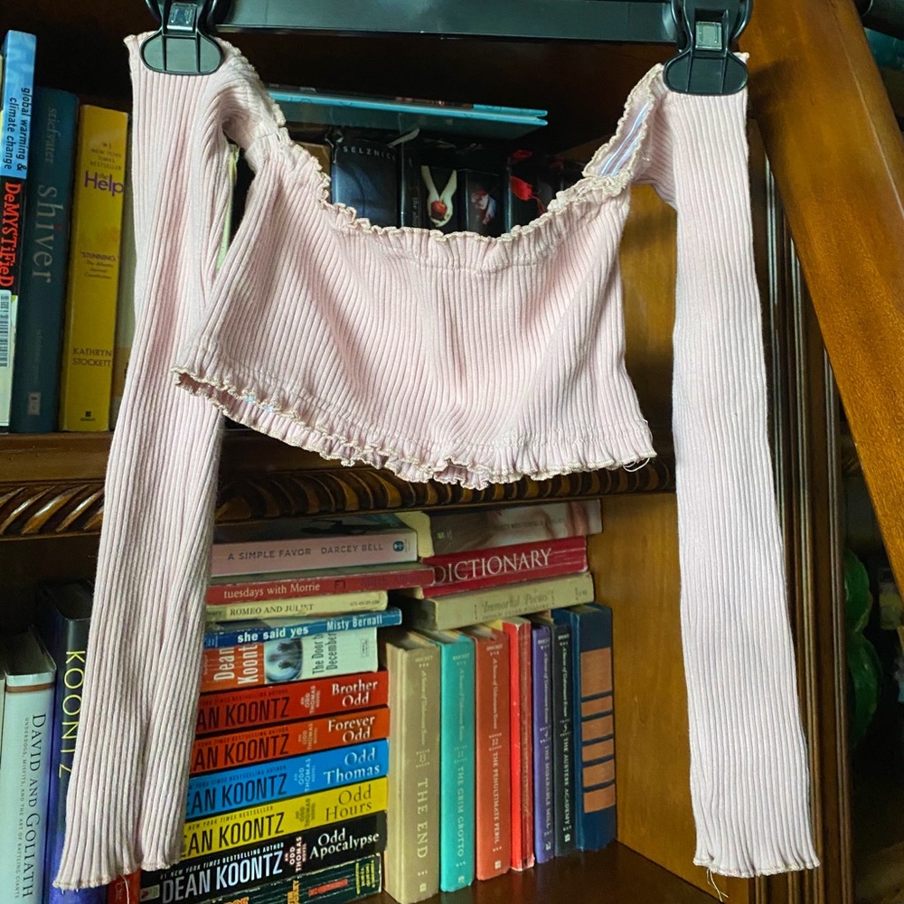 Pink cropped top with sleeves